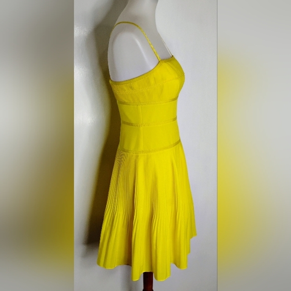 BRIGHT LIGHT YELLOW RETRO DRESS - Picture 4 of 7